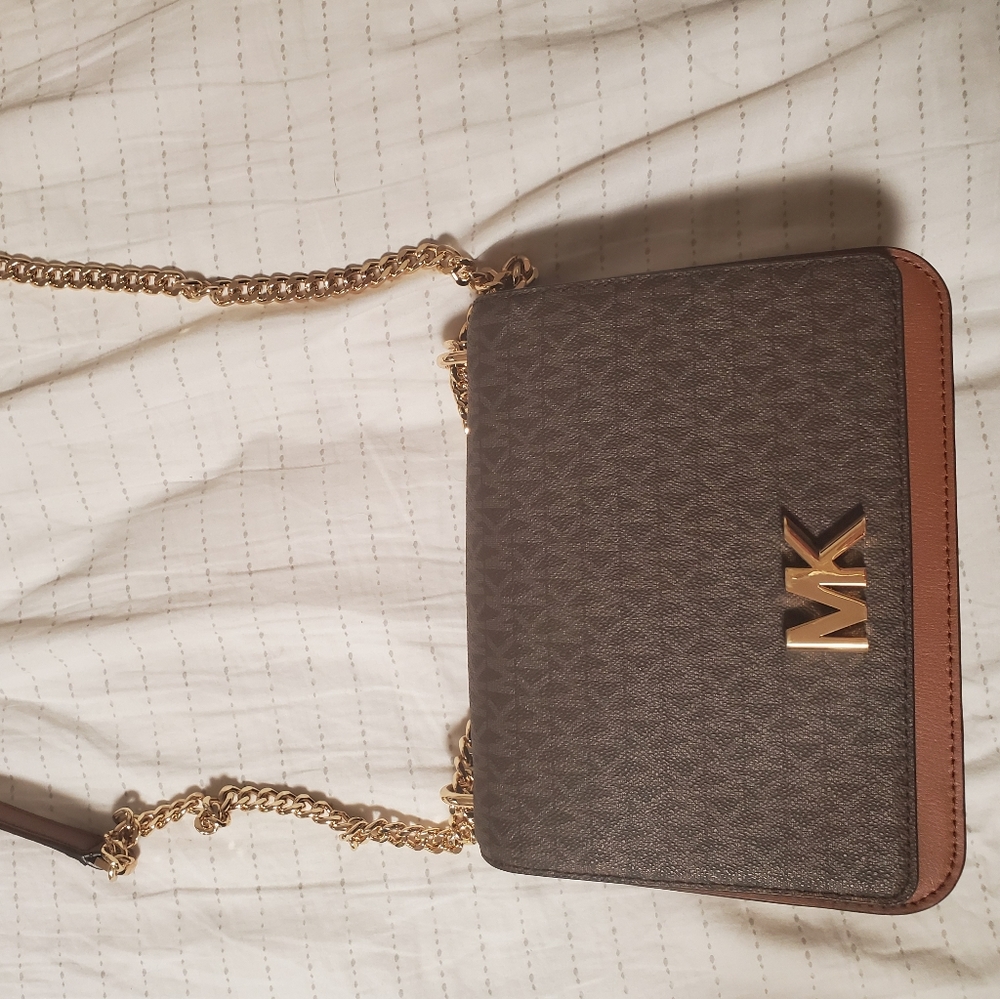 Maching cross body and wallet michel kors